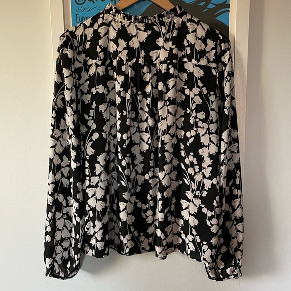 Tommy Hilfiger Tops - Tommy Hilfiger Floral Blouse - Large